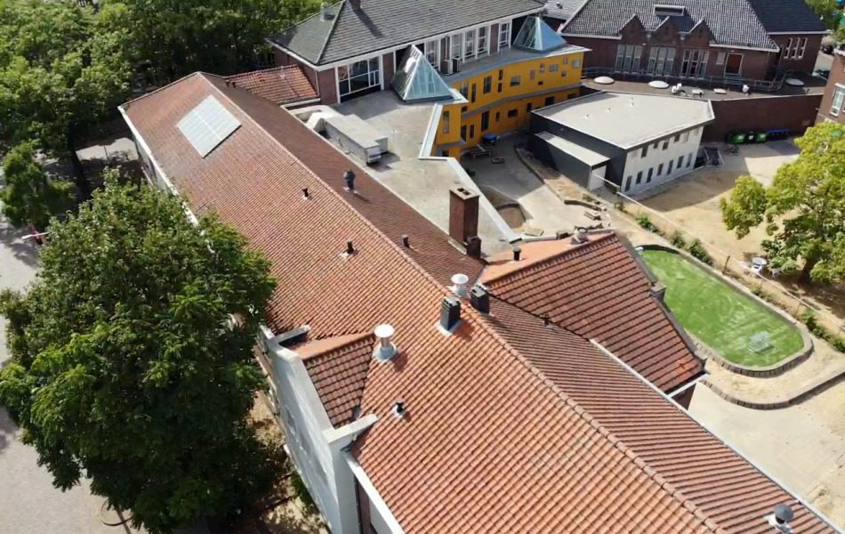 Dakrenovatie monumentaal schoolgebouw karel de grote nijmegen door ervaren dakdekker groot